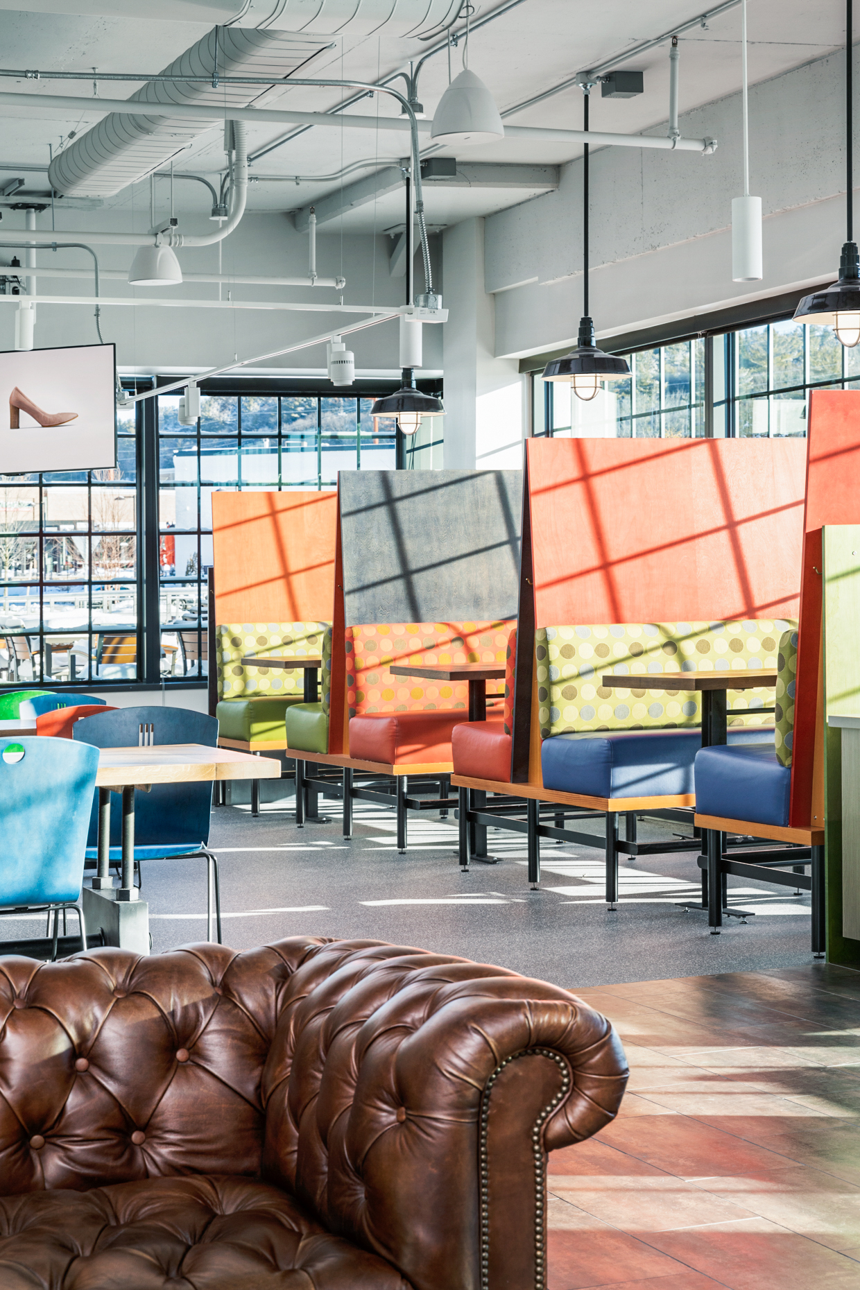 Co-working cafe style space for tenants to enjoy.