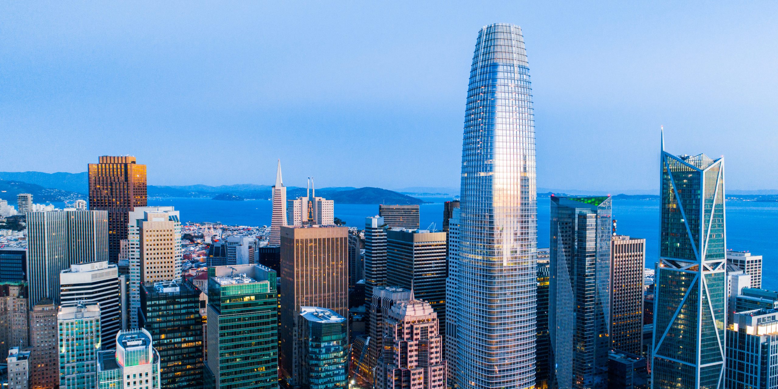 Salesforce Tower overlooking San Francisco in the evening.