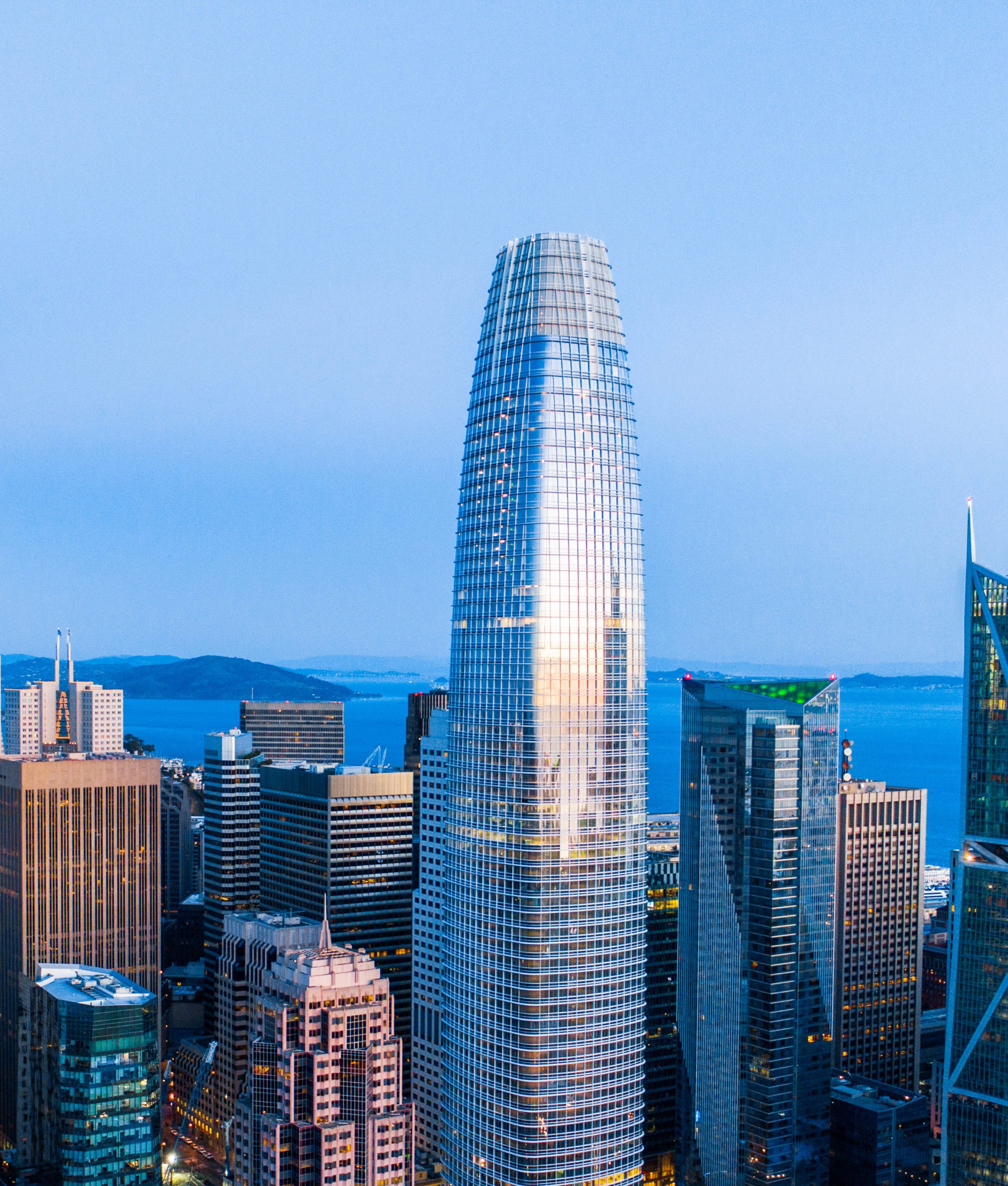 Salesforce Tower overlooking San Francisco in the evening.